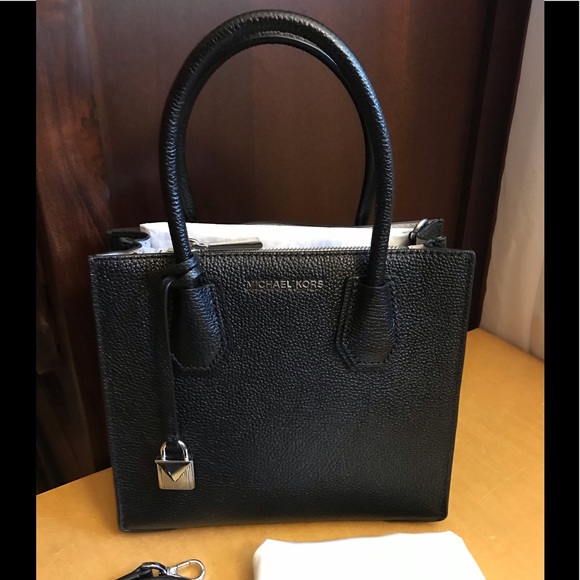 Michael Kors Handbags - Michael Kors Mercer Crossbody